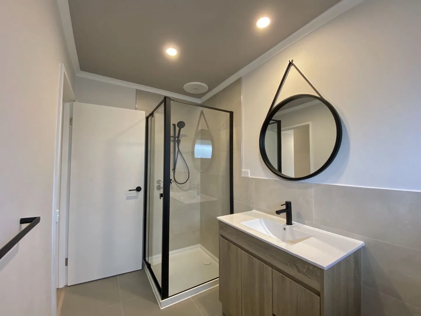 BLACK Semi Frameless Shower Screen - Front and Return - Custom Multiple Sizes