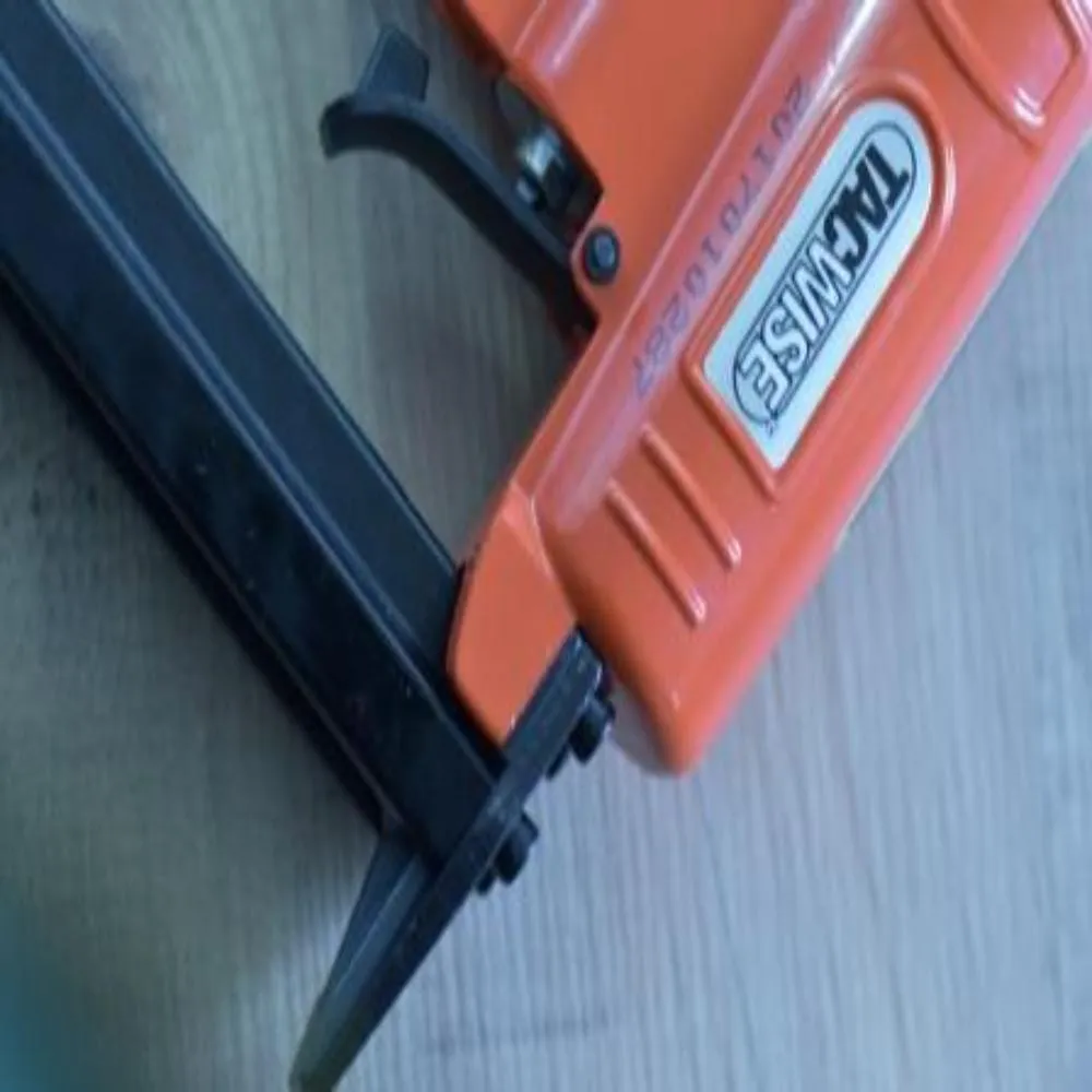 KIT: Tacwise 71 Series Staple Gun (3-16mm) with Bostitch 6 Litre Compressor