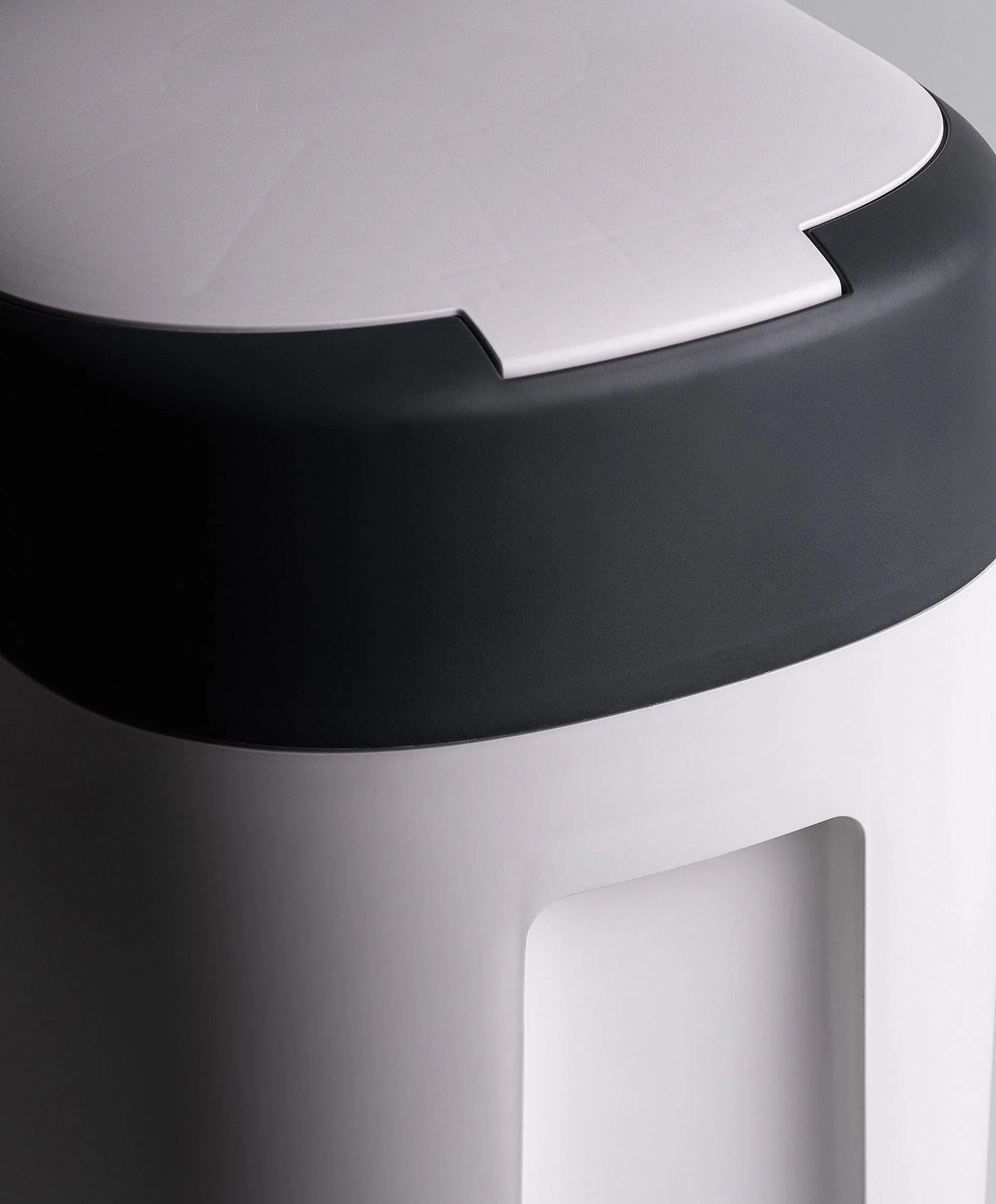 Tommee Tippee Twist & Click Advanced Nappy Bin & 6 Refill Cassettes